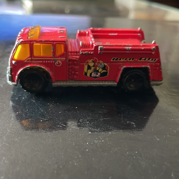 2001 Matchbox Water Pumper - Picture 3 of 7